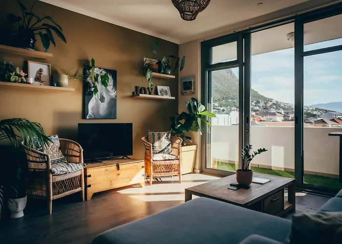 Beachfront Flat & Mountain View